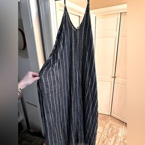 Elan Vneck Maxi Dress